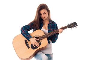schattig jong vrouw met gitaar foto