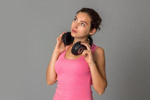 meisje met hoofdtelefoons in studio foto