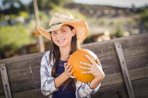 preteen meisje portret Bij de pompoen lap foto