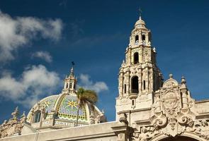 de toren en koepel Bij balboa park, san Diego foto