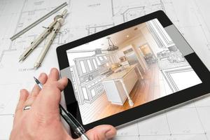 hand- van architect Aan computer tablet tonen keuken illustratie over- huis plannen foto