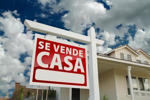 Spaans huis voor echt landgoed uitverkoop teken foto