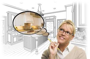 vrouw over- Op maat keuken tekening en gedachte bubbel foto