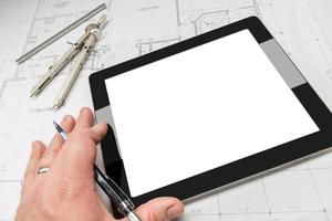 blanco computer tablet, huis plannen, potlood, kompas, knipsel pad foto