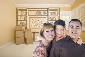 gemengd ras familie in kamer met tekening van vermaak eenheid foto