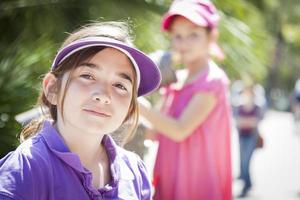 mooi jong zussen portret buiten foto