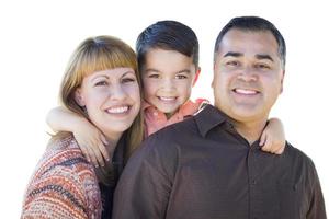 gelukkig jong gemengd ras familie geïsoleerd Aan wit foto