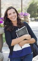 mooi jong vrouw leerling portret Aan campus foto