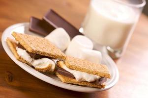 smores en melk foto