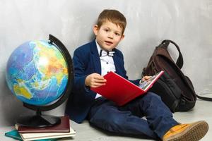 weinig leerling Holding boeken, zelfstudie foto