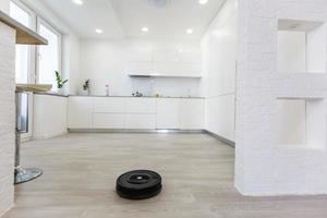 robot vacuüm schoonmaakster schoonmaak de kamer foto