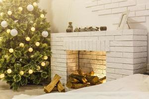 een mooi leven kamer versierd voor kerstmis. foto