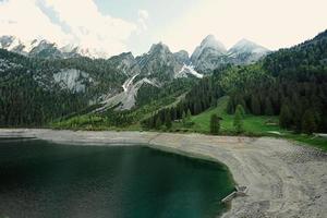 meer en bergen Bij vorderer gosausee, gosau, bovenste Oostenrijk. foto