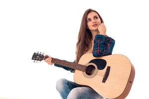 jong aantrekkelijk meisje met gitaar foto