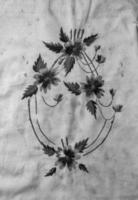handdoek met oekraïens etnisch ornament, goed geborduurd met satijn steek, detailopname foto