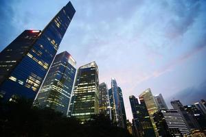 laag hoek visie van Singapore modern stad gebouwen.., foto