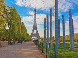 visie van Parijs eiffel toren in avond licht foto