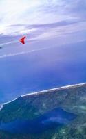 vliegend in vlak over- kust van oaxaca Mexico. foto