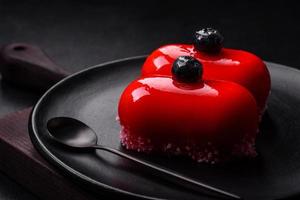 heerlijk kaas cakes met rood coating gemaakt voor Valentijnsdag vakantie foto