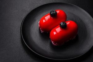 heerlijk kaas cakes met rood coating gemaakt voor Valentijnsdag vakantie foto