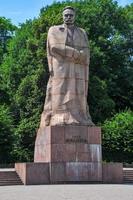 monument naar de oekraïens auteur ivan franko in lvov, Oekraïne, 2022 foto