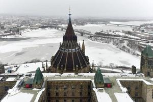 bibliotheek van parlement Aan parlement heuvel in Ottawa, ontario. foto