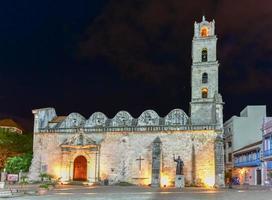de plein van san francisco van asis in oud Havana Bij nacht in Cuba. foto