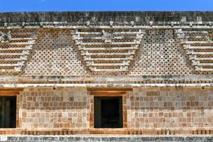 vierhoek van de nonnen in de yucatan in uxmal, Mexico. foto