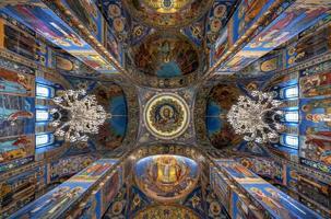 interieur van de kerk van de Verlosser op het bloed in st. Petersburg, Rusland foto