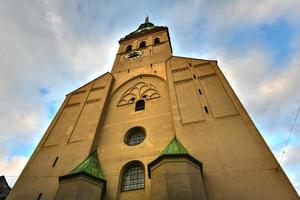 st peter's kerk is een Romeins Katholiek parochie kerk in de binnenste stad van München, zuidelijk duitsland. haar 91 meter toren is algemeen bekend net zo wijzigen peter - oud Pete - en is emblematisch van München. foto