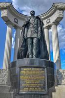 een monument naar Alexander ii buiten de kathedraal van Christus de redder in Moskou, Rusland, 2022 foto