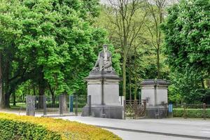 standbeelden Bij de Ingang van de parc du jubileum in Brussel, belgie foto