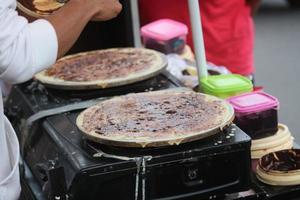 voedsel verkoper wie maken beroemd Maleisisch Indonesisch voedsel zijn gebeld leker, leker is een nemen weg voedsel dat is populair tussen Maleisiërs Indonesië. maken werkwijze foto