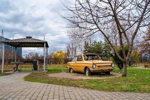 fotografie Aan thema super oud retro auto zaporozhets foto