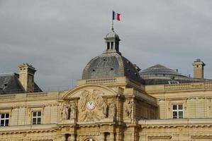 Luxemburg paleis was oorspronkelijk gebouwd naar worden de Koninklijk residentie van de regentes marie de medicijnen. sinds 1958 het heeft geweest de stoel van de Frans senaat van de vijfde republiek. foto