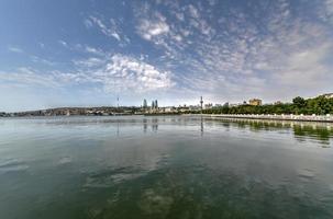 visie van Baku boulevard park van de stad horizon in Baku, azerbeidzjan. foto