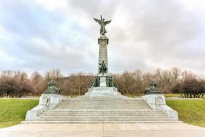 meneer George etienne Cartier monument foto