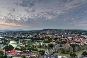 mooi panoramisch visie van tbilisi van narikala vesting in Georgië. foto