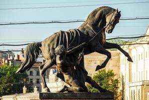 visie van de paard temmers monument door peter klodt Aan de anichkov brug in heilige petersburg, Rusland. foto
