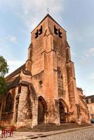 kerk van sint-pierre-le-guillard van bourgeois, gelegen in bourgeois, Frankrijk. foto