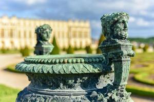 beeldje in de tuinen van de beroemd paleis van Versailles in Frankrijk. foto