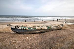 visvangst boot - accra, Ghana foto