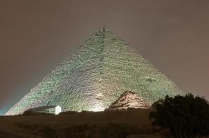 Gizeh piramide en sfinx licht tonen Bij nacht - Cairo, Egypte foto