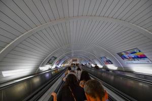 Baku, Azerbeidzjan - juli 15, 2018 - metro station in de stad van Baku, azerbeidzjan. foto