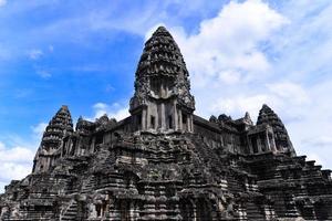 Angkor wat is een tempel complex in Cambodja en de grootste religieus monument in de wereld foto