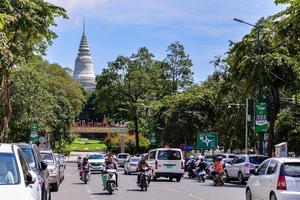phnom penh, Cambodja - aug 02, 2017. wat phnom is een boeddhistisch tempel gelegen in phnom penh, Cambodja. het is de hoogste religieus structuur in de stad. foto