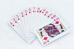 poker kaarten Aan wit achtergrond foto