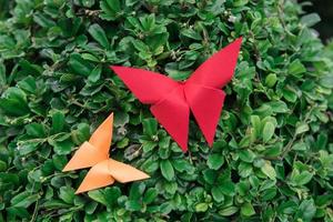vlinder origami met natuur foto