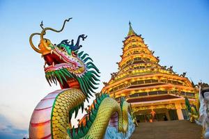 Chinese tempel - wat hyua pla kang, chiang rai, thailand foto