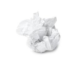 single geschroefd of verfrommeld zakdoek papier of servet in bal vorm na gebruik geïsoleerd Aan wit achtergrond met knipsel pad foto